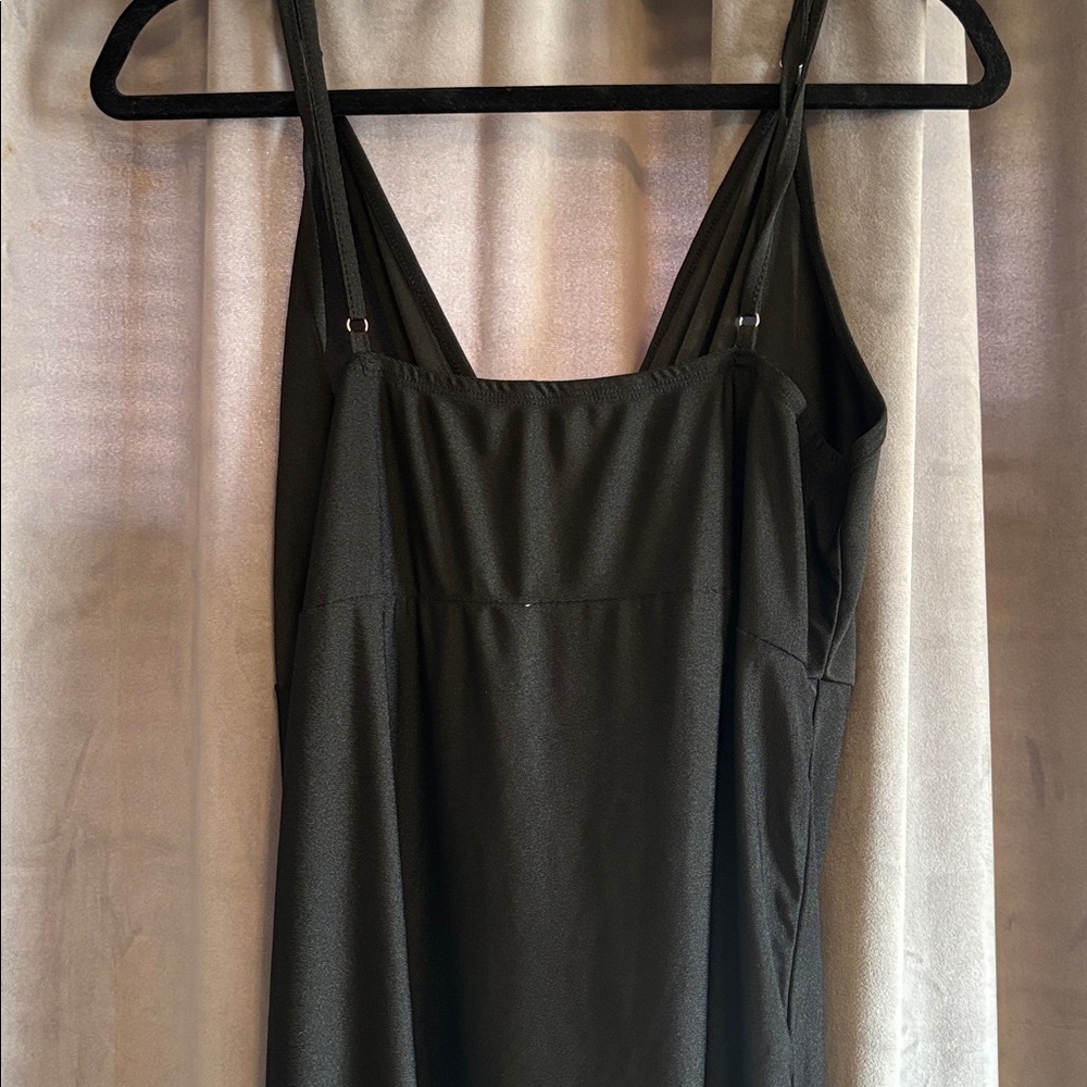 Elegant Black Sleeveless Dress - Picture 2 of 2